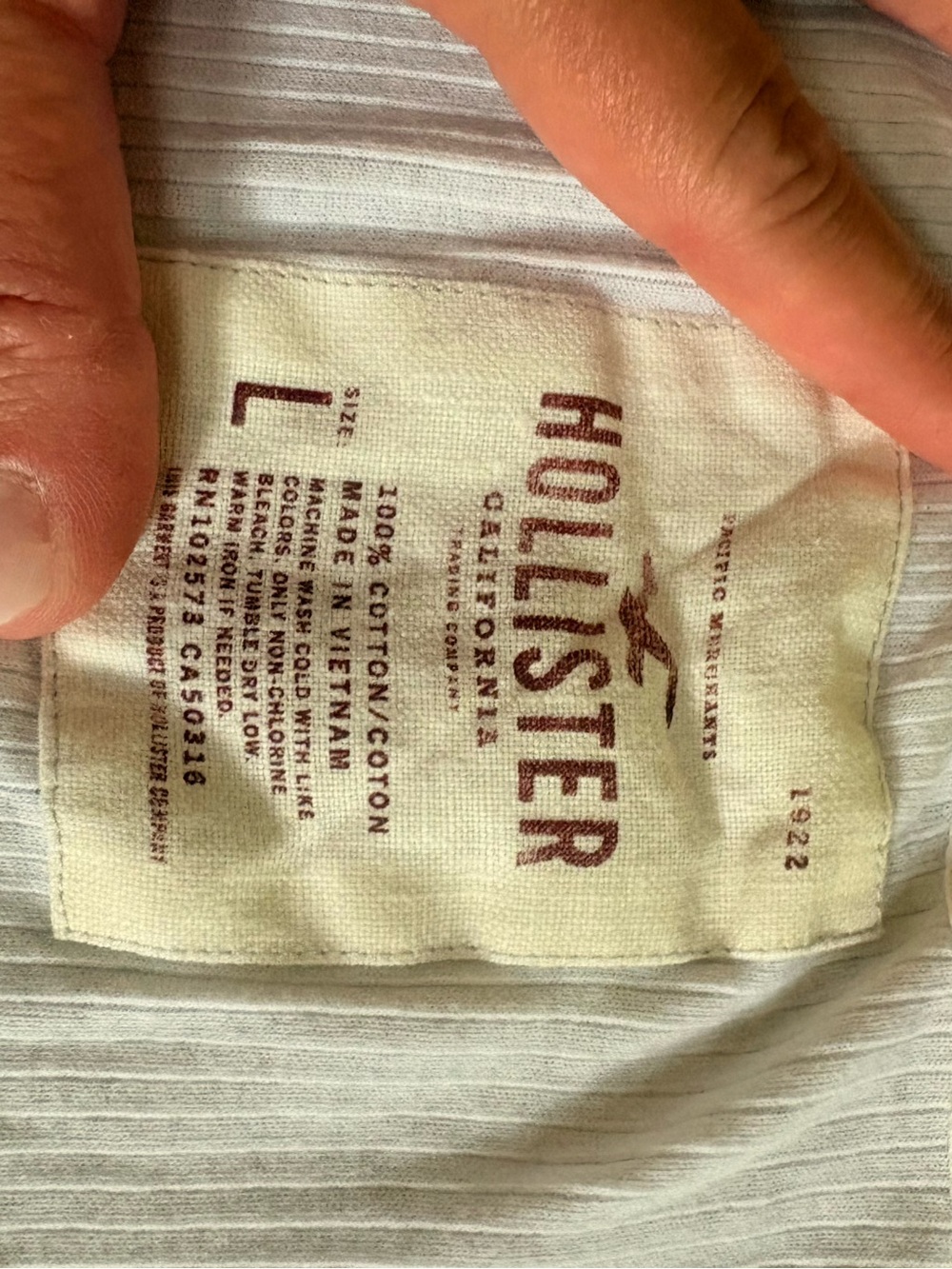 Early 2000’s Hollister tee - Picture 2 of 3